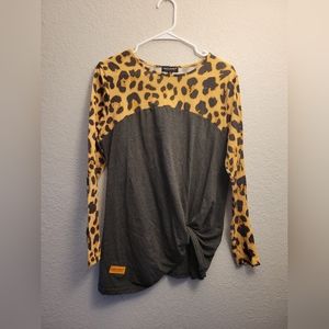 Simply southern woman's medium top